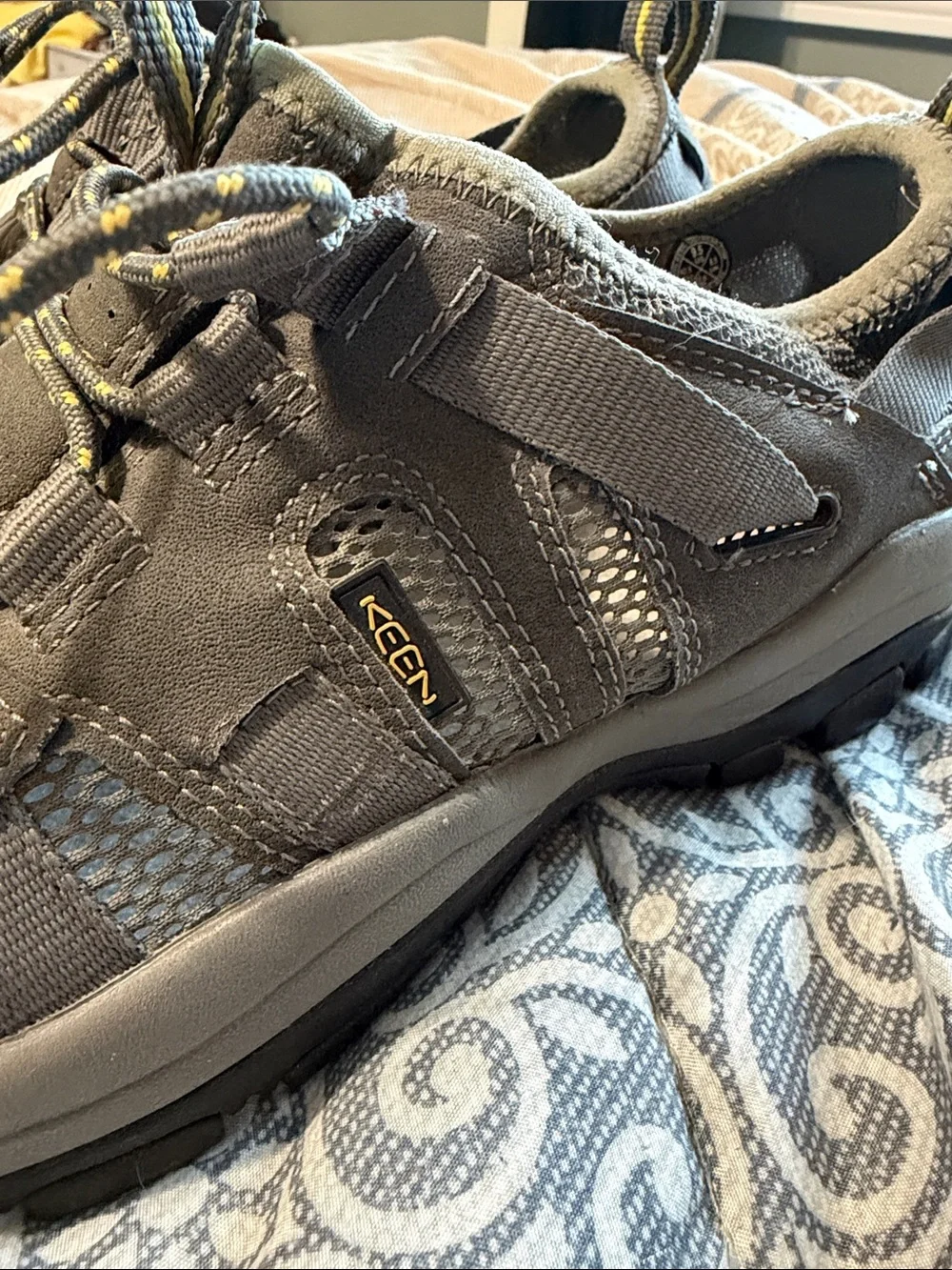 KEEN McKenzie Shoes Men's Size 9.5 Outdoor Black/Gray Waterproof Performance